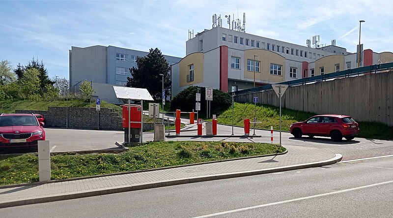 File:JHradec, hospital car park 01.jpg