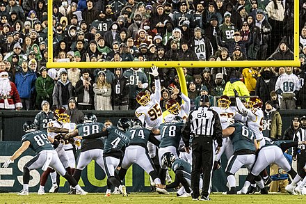Elliott kicking a field goal with the Eagles in 2021