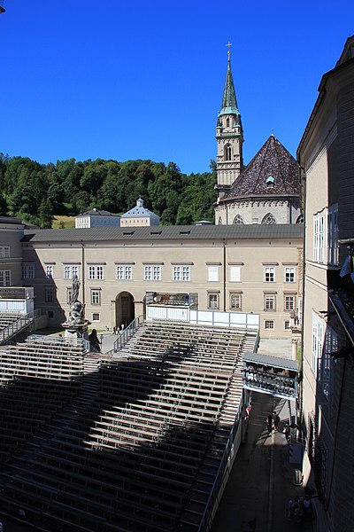 File:JedermannBühne-Salzburg 7065.JPG