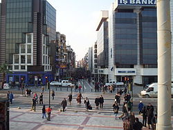 Jalan Bazaar Karşıyaka (Çarşı'), dilihat dari atas dermaga