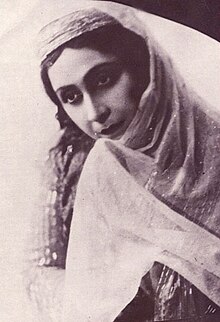 Khurshid Qajar as Gulchohre (1927).jpg