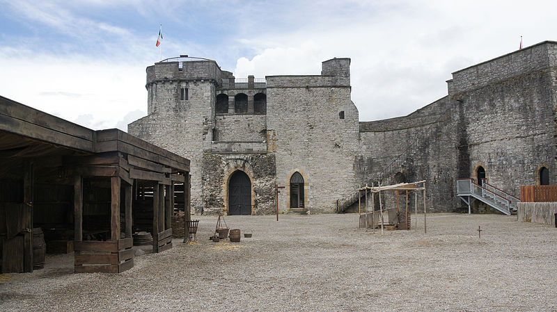 File:King John's Castle (Limerick) (14411474381).jpg