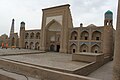 Vue générale de l'extérieur de la médersa Koutloug Mourad Inak à Khiva.