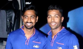 Pandya with brother Krunal during Mumbai Indians' victory celebration after 2017 Indian Premier League