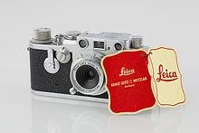 LEI0431 191 Leica IIIf chrome 1954 - Sn. 692358 M39 Front view Vorlaufwerk, Objektivdeckel Etikett 1-6745 hf.jpg