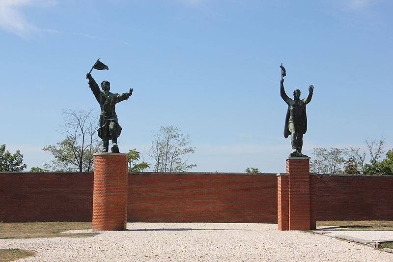 File:Laika ac Memento Park (10122166014).jpg