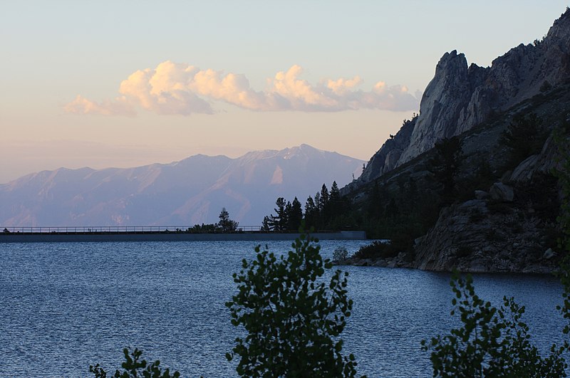 File:Lake Sabrina end sunset.jpg