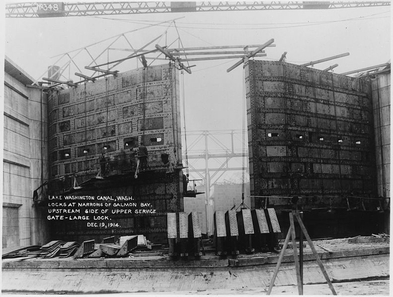 File:Lake Washington Ship Canal, U.S. Government Locks, Seattle, Washington. Locks at Narrows of Salmon Bay, looking... - NARA - 298874.jpg