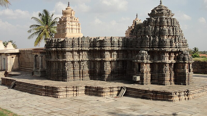 File:Lakshminarasimha temple at Nuggehalli north western closeup view.jpg