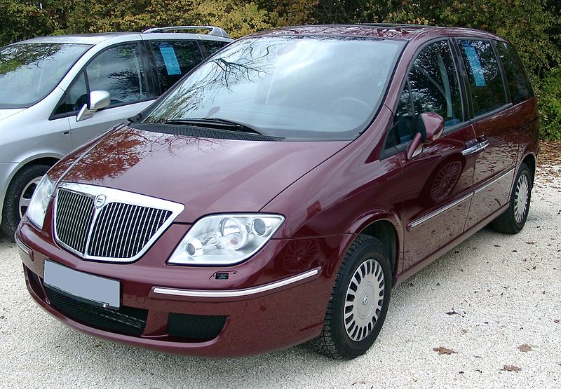 Fil:Lancia Phedra front 20071105.jpg