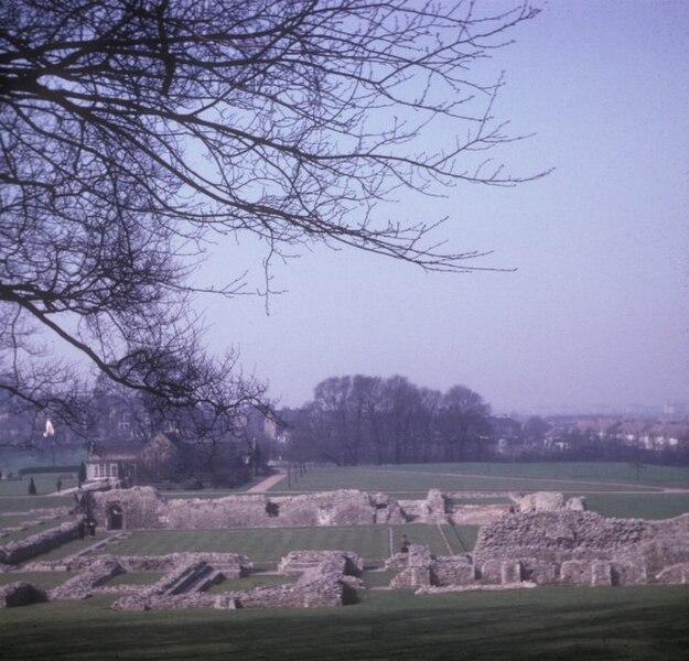 File:Lesnes Abbey ruins, 1966 - geograph.org.uk - 1328132.jpg