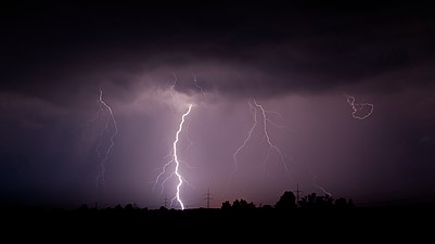 lightning and thunder (thunderstorm)