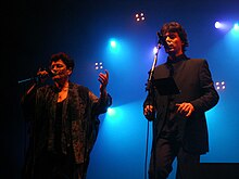 Louise Ebrel (en kan ha diskan pour E Garnison) et Denez Prigent en 2006.