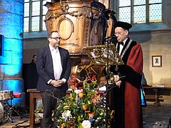 Jimmy Wales ontving in 2015 een eredoctoraat van de Universiteit van Maastricht.