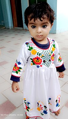 A girl dressed in Sindhi embroidered Frock. Maheen Abro-Sukkur 02.jpg