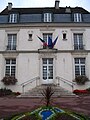 English: Town hall of Villecresnes, Val-de-Marne, France. Français : Mairie de Villecresnes, Val-de-Marne, France. Camera location 48° 43′ 18.71″ N, 2° 32′ 00.01″ E  View all coordinates using: OpenStreetMap