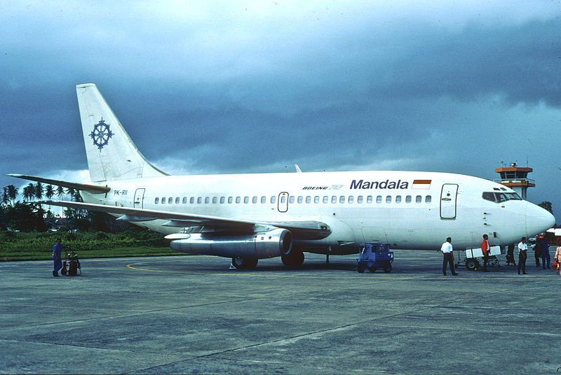 File:Mandala Airlines Boeing 737-2E7; PK-RII@PDG, May 1994 BNO (5056724943).jpg