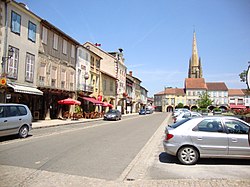 Marciac (Gers, Fr) place centrale.JPG
