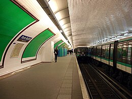 Metro de Paris - Ligne 1 - Porte Maillot 05.jpg