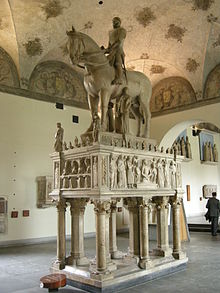 Equestrian monument to Bernabo Visconti by Bonino da Campione. Monument to Bernabo Visconti (Milan) 01.JPG
