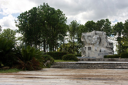 MonumentoLenin 2