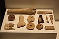 Útiles de toucador, elaborados con ósos de animais, atopados no xacemento (Museo de Pontevedra)