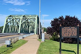 Information sign by the bridge entrance describing the Trenton Ferry and George Washington's reception at Trenton on April 21, 1789.
