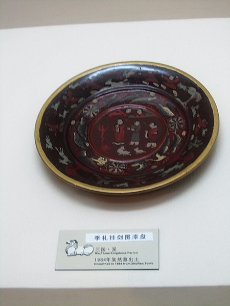 File:Painted Iacquer dish unearthed from the tomb of Zhuran 01 2012-05.JPG