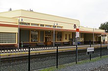 The station building in 2010 Palo Alto station building, January 2010.jpg