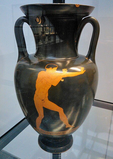 Pankratiast in fighting stance, Ancient Greek red-figure amphora, 440 BC. Pankratiast in fighting stance.jpg