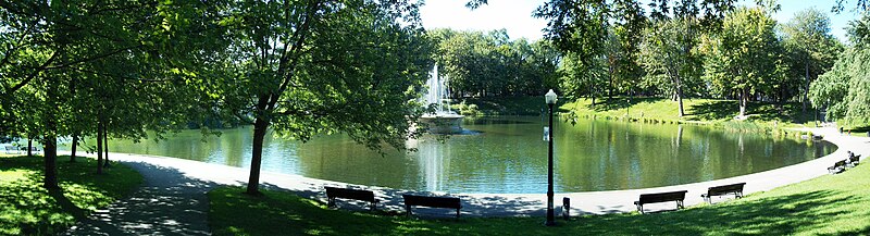 File:Parc La Fontaine 24.jpg