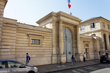 Neoclassical Tuscan columns of the Hôtel du Châtelet (Rue de Grenelle no. 127), Paris, by Mathurin Cherpitel, 1776※