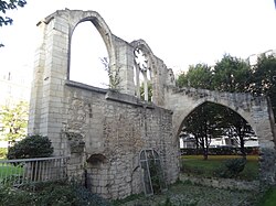 Pozůstatky gotického refektáře kláštera v nemocniční zahradě