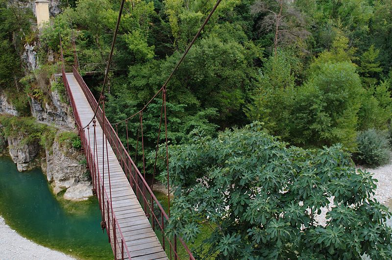 File:Passerelle à Roquestéron-Grasse.jpg