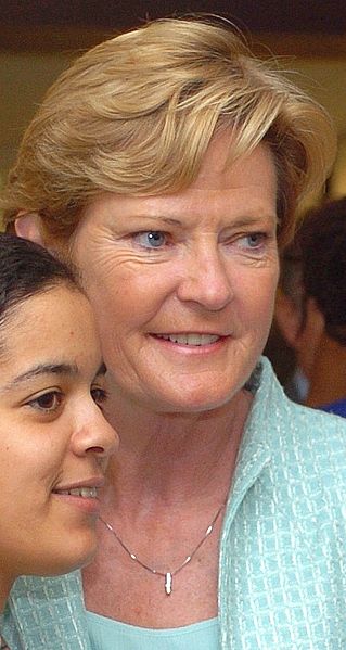 File:Pat-Summitt-Walter-Reed-Center-06-24-08.jpg