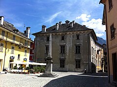 Piazza Chiossi e Palazzo Silva Domodossola.JPG