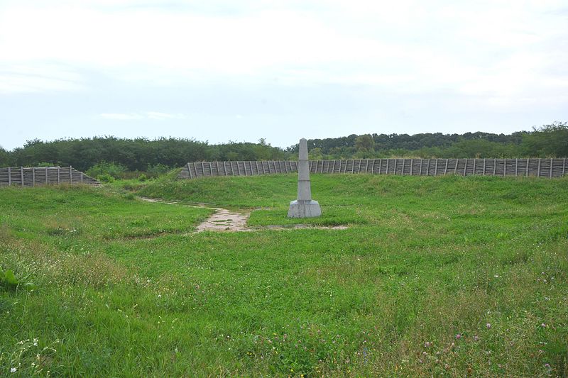 File:Poltava Complex 'Field of Poltava Battle' Obelisks at Places of Redoubts 02 (YDS 7604).jpg