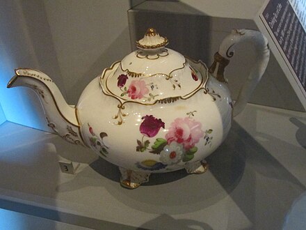 Porcelain teapot by Henry and Richard Daniel, 1830