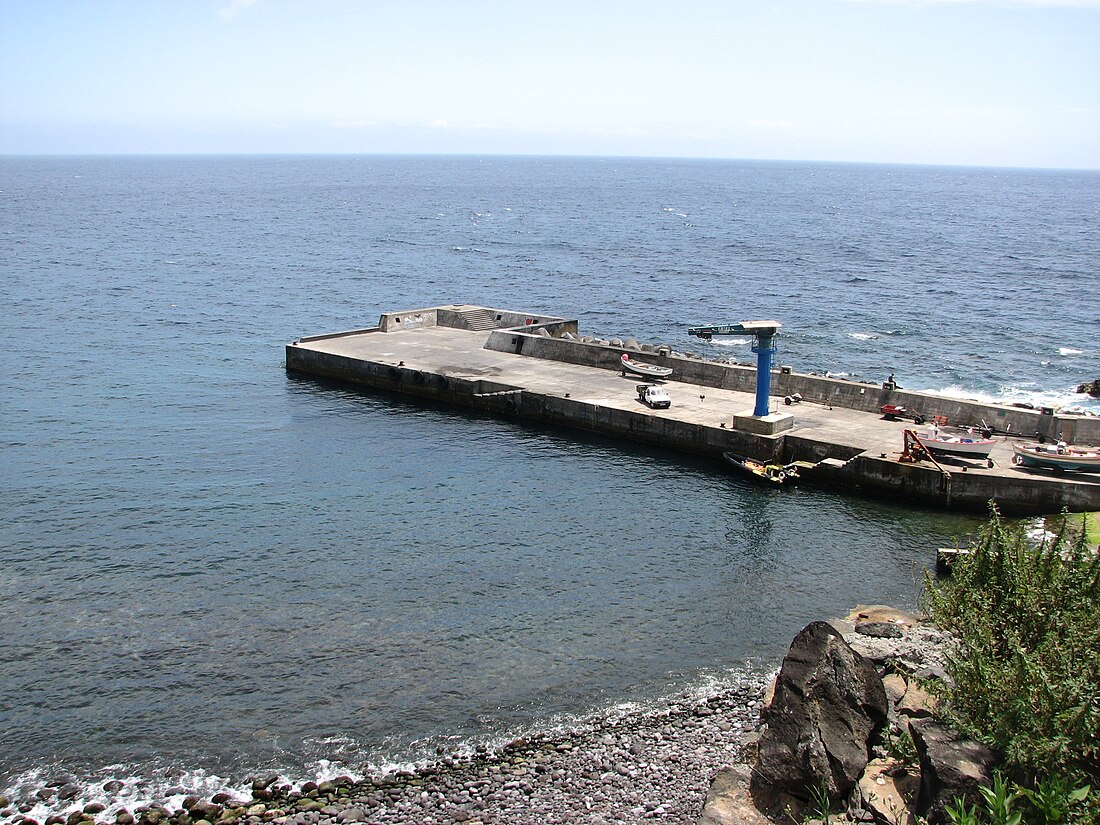 File:Porto da Casa Corvo Azores.JPG