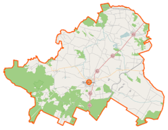 Mapa konturowa powiatu szydłowieckiego, blisko centrum na lewo znajduje się punkt z opisem „Chlewiska”