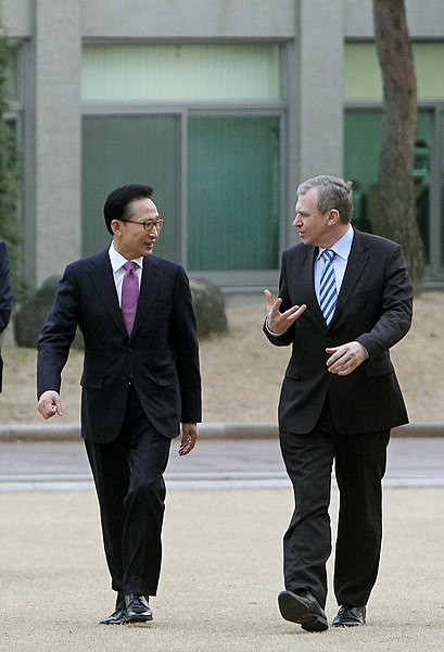 File:President Lee and the Belgian Prime Minister Yves Leterme (4495969165).jpg