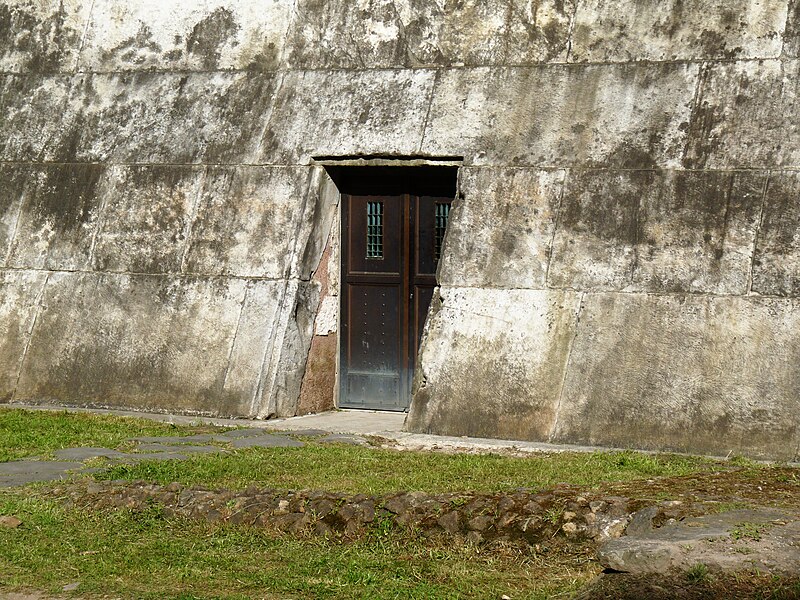 File:Pyramid Caius Cestius entrance.jpg