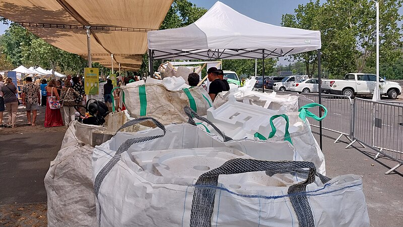 File:Réception de polystyrène par Idea-Tec au marché du recyclage de Vitacura.jpg