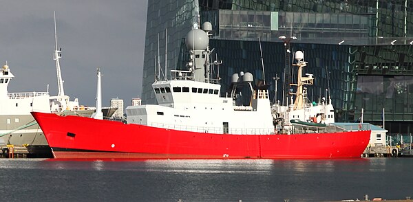 Týr was painted red in 2014 during its lease to Svalbard.