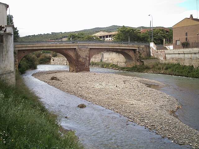 O río Alfama trescruzando Fitero
