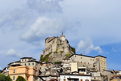 How to get to Rocca Abbaziale with public transit - About the place