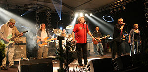 Rodgau-Monotones en Henni Nachtsheim tijdens een concert in Rodgau (2010)