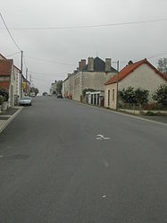 Jalan utama Hérolles, di Coulonges