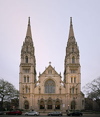 Saint Paul Cathedral in Pittsburgh as seen from Fifth Avenue in 2016.jpg
