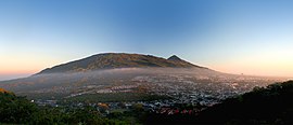 Санта-Текла и вулкан Сан-Сальвадор (6803608805) .jpg